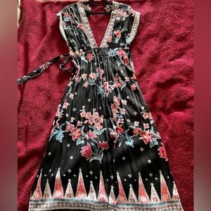 MINKPINK NWOT |Black Floral |sleeveless | deep v Maxi Medium